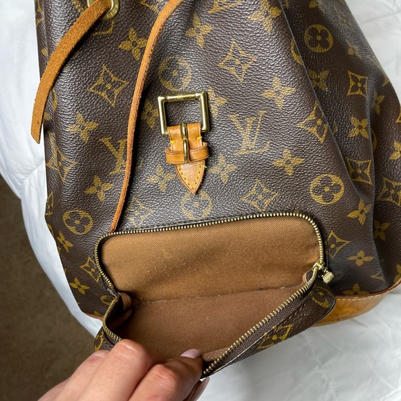 A Louis Vuitton backpack that buckles, pre loved - great condition! - Picture 8 of 8